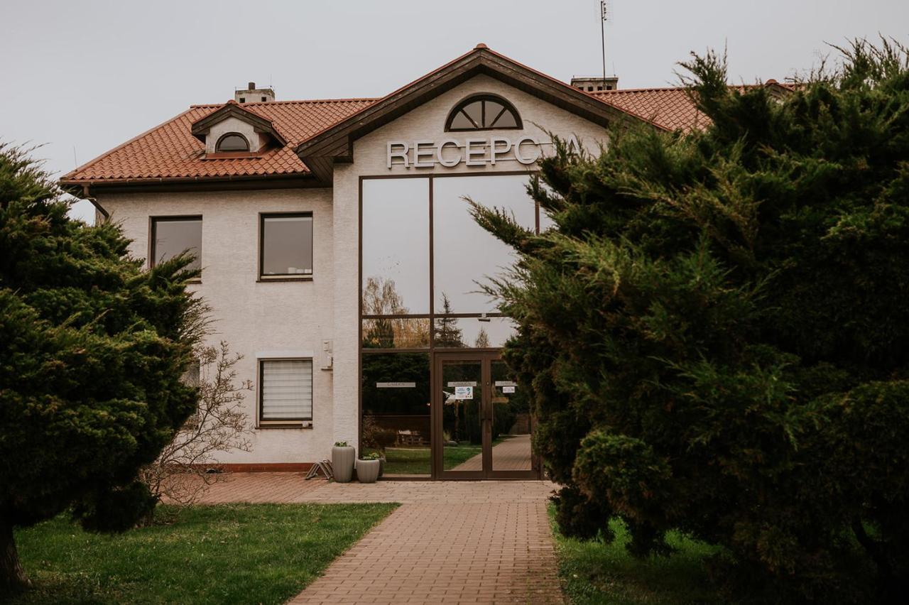 Hotel Garden Oleśnica Exterior foto
