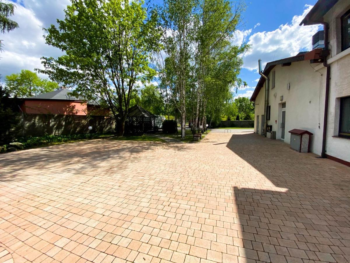 Hotel Garden Oleśnica Exterior foto